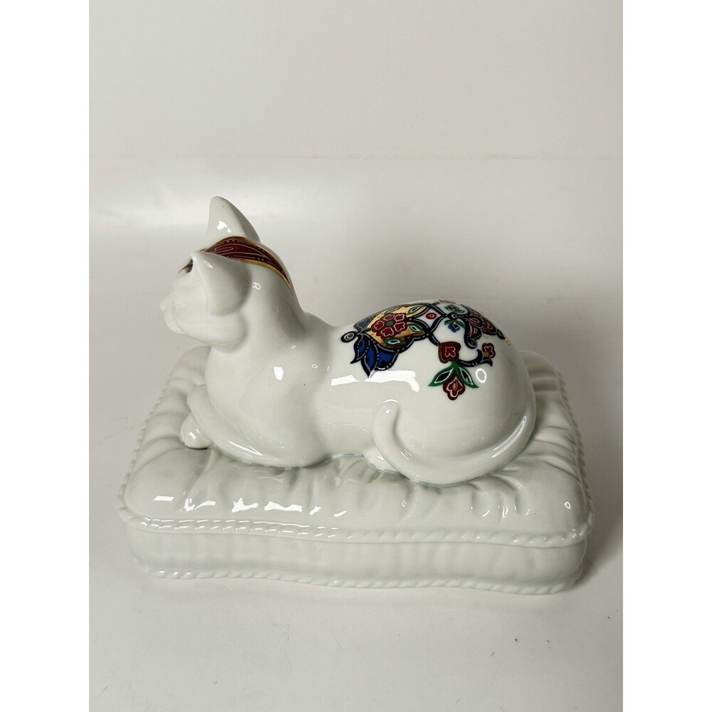 Cat White Porcelain Egyptian Style Trinket Jewelry Box Elizabeth Arden EUC